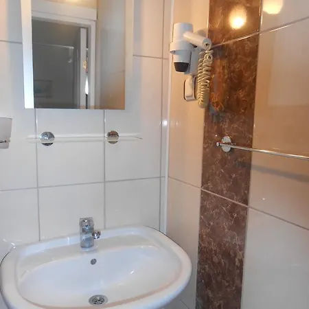 Ξενοδοχείο Demir 3*